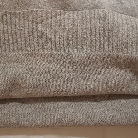 Banana Republic Fine Italian Merino Wool V-neck sweater Size XL - Picture 4 of 7